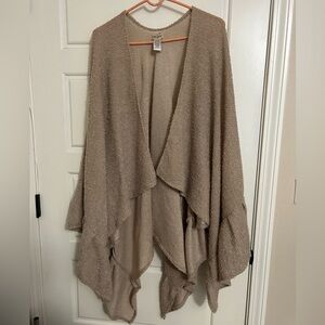 Oh, Gussie! Shawl. One size fits all. Gently worn condition.